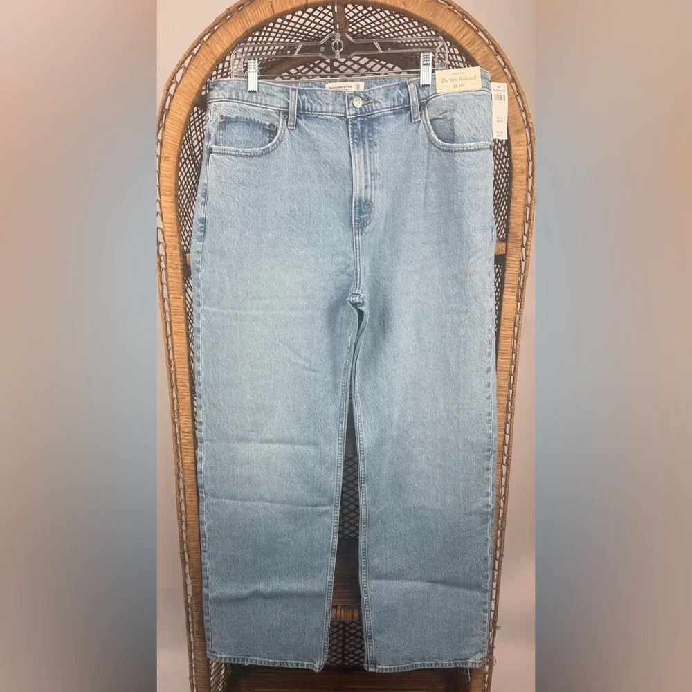 Abercrombie High Rise 90s Relaxed Jeans 33 NWT Light Wash Straight Denim - Picture 7 of 10